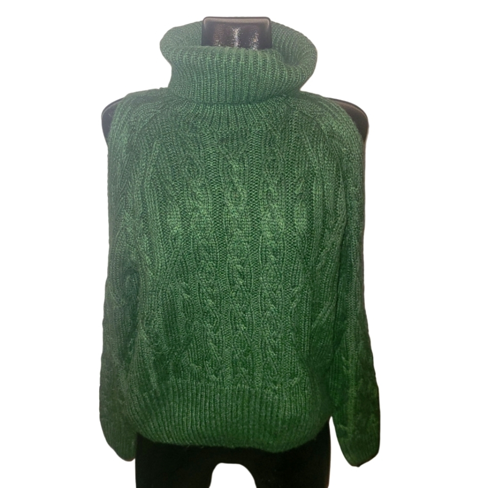 Suzy Shier Green Cable Knit Turtleneck Sweater